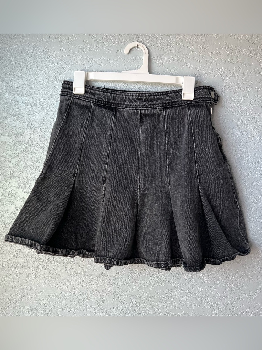 Pilcro Pleated Denim Mini Skirt Size 6 Black Gray Y2K Preppy Tennis